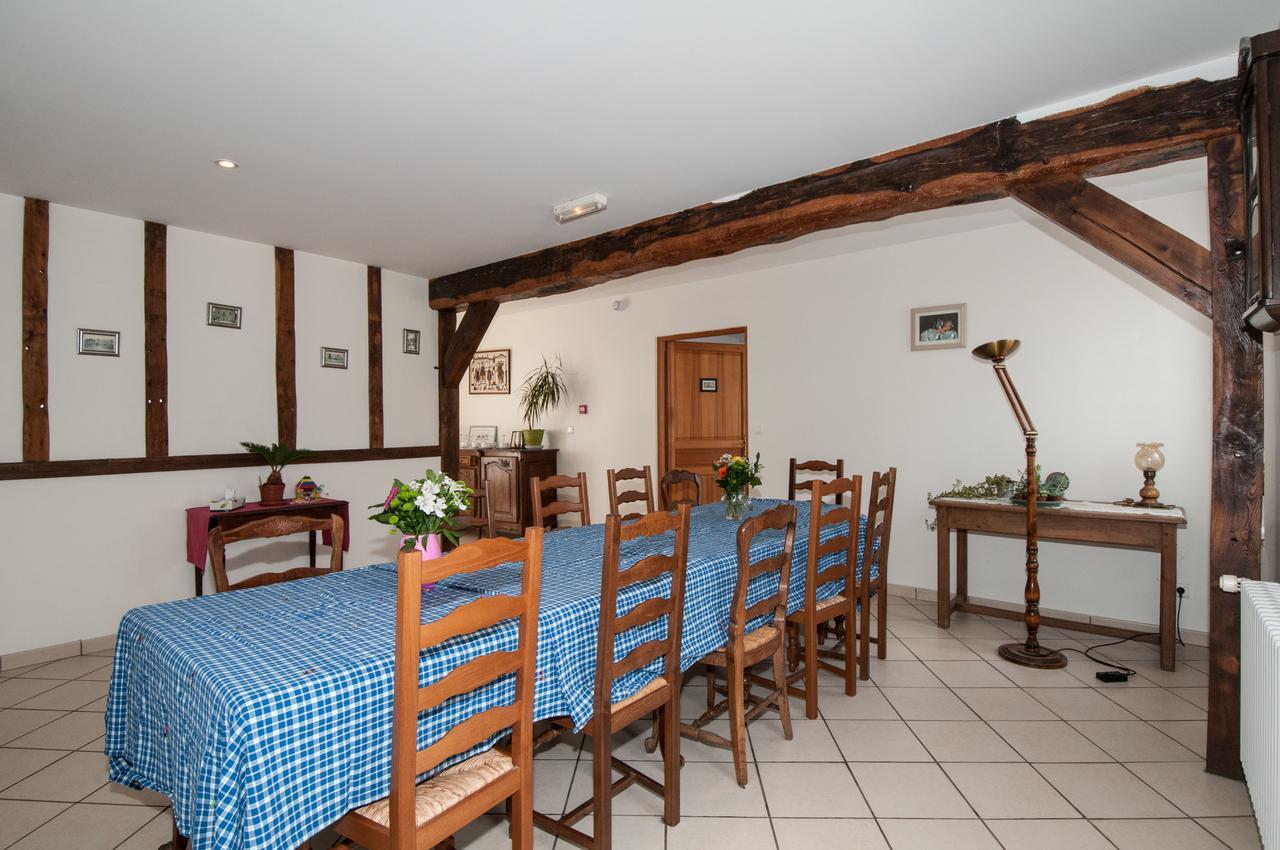 Bed and Breakfast La Janenquelle Sarry  Esterno foto