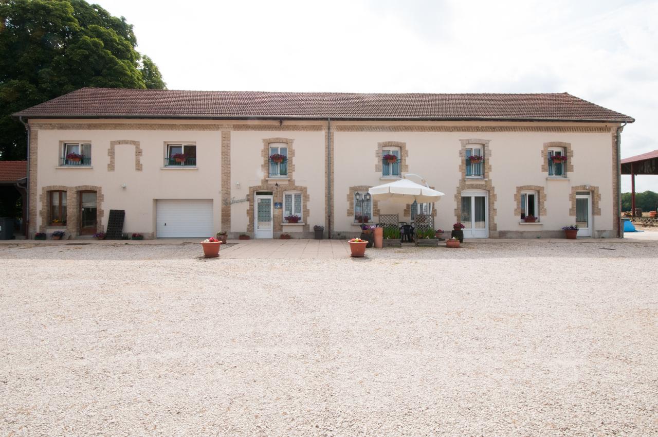 Bed and Breakfast La Janenquelle Sarry  Esterno foto