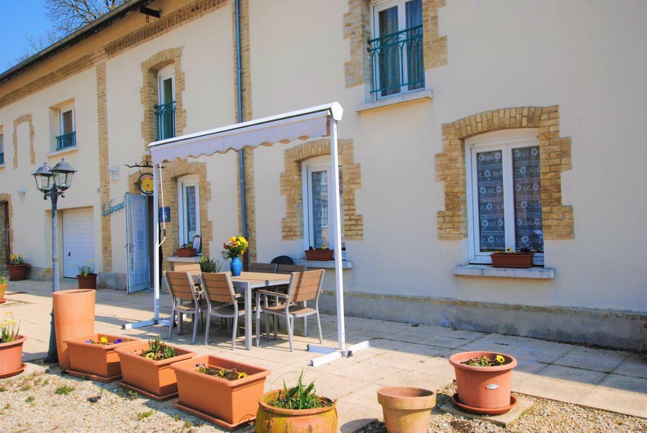 Bed and Breakfast La Janenquelle Sarry  Esterno foto